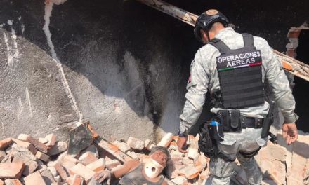 ¡Hombre se salvó de morir aplastado por una barda de su casa en Aguascalientes!