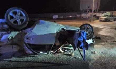 ¡Choque-volcadura de un auto en Río Grande dejó 1 muerto y 4 lesionados!