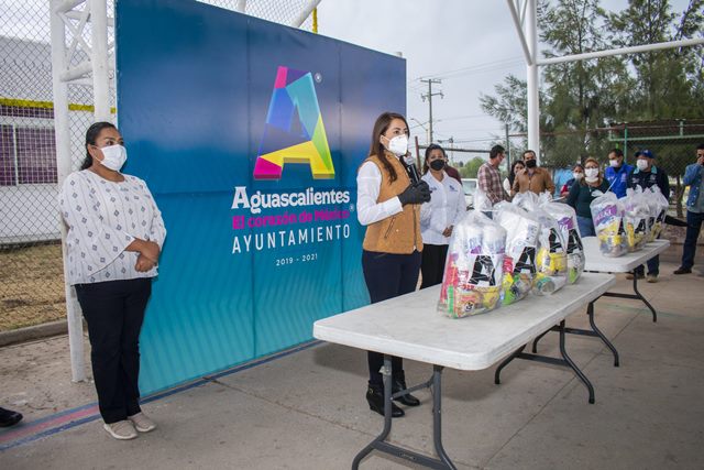 ¡Más de 200 mil apoyos alimenticios ha entregado Tere Jiménez este año a familias de Aguascalientes!