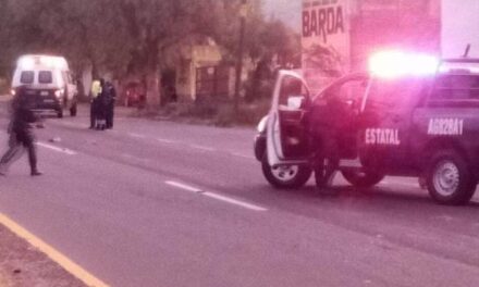¡Peatón murió atropellado por una camioneta que lo proyectó contra una patrulla en Aguascalientes!