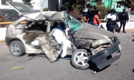 ¡2 muertos y 2 lesionados graves tras fuerte choque entre tráiler y auto en Zacatecas!