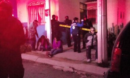 ¡Hombre se colgó de la reja del patio de su casa en VNSA en Aguascalientes!