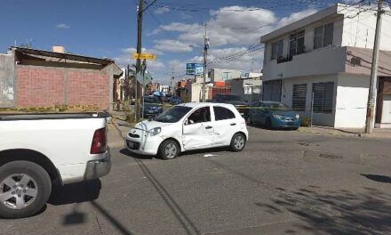 ¡Tras persecución aseguraron automóvil con placas sobrepuestas en Aguascalientes!