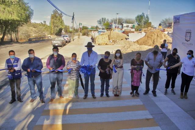 ¡Construyen 400 metros lineales de banquetas sobre Alejandro de la Cruz Saucedo, en La Loma de Jesús María!