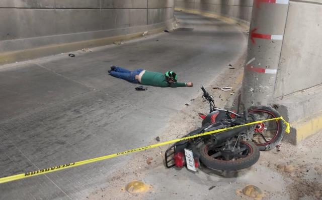 ¡Motociclista se mató tras accidentarse en Distribuidor Vial Norte en Aguascalientes!