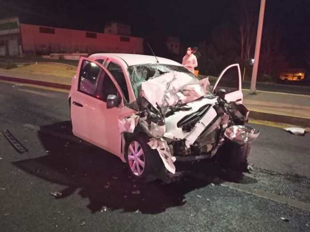 ¡Choque entre camioneta y auto en Zacatecas dejó 1 muerto y 2 lesionados!