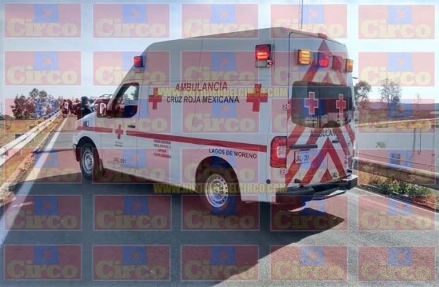 ¡Volcadura de camioneta en Lagos de Moreno dejó 1 muerto y 1 lesionado!