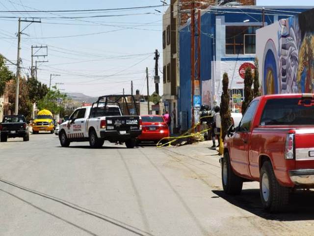 ¡Ejecutaron a policía estatal e hirieron a su hijo adolescente en Guadalupe!