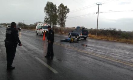 ¡Motociclista murió tras chocar contra un auto en Aguascalientes!