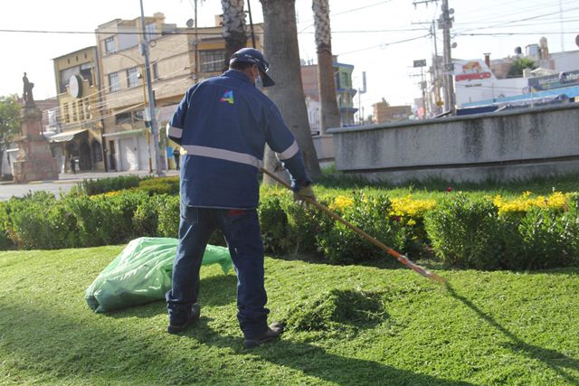 ¡Municipio de Aguascalientes da continuo mantenimiento a áreas verdes públicas!