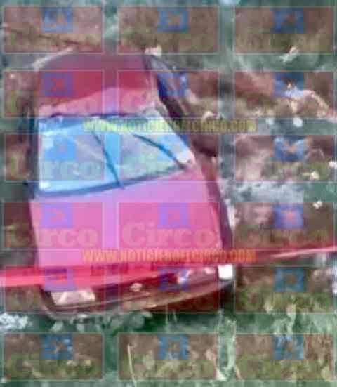 ¡Volcadura de vehículo en Lagos de Moreno dejó 1 muerto y 2 lesionados de León!