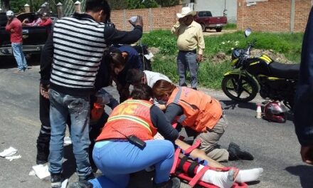 ¡Motociclista murió tras chocar por alcance contra una camioneta en Aguascalientes!
