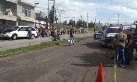 ¡Motociclista murió embestido y arrastrado por un automóvil en Aguascalientes!