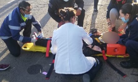 ¡Motociclista atropelló a madre e hija en Aguascalientes y los tres resultaron lesionados!