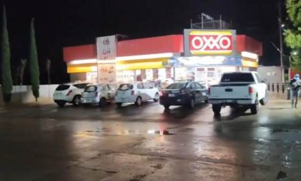 ¡Mil pesos en efectivo logró como botín pistolero que asaltó un OXXO en Aguascalientes!