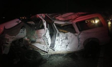 ¡Choque entre una camioneta y un tráiler en Aguascalientes dejó un muerto!