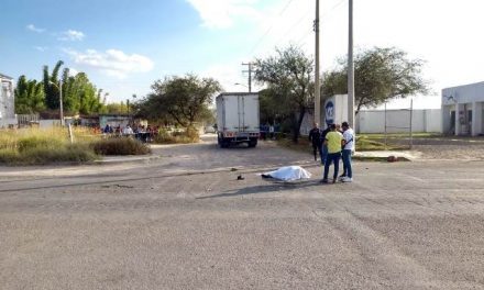 ¡Motociclista murió tras estrellarse contra una camioneta que se le atravesó en Aguascalientes!