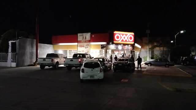¡Solitario delincuente asaltó un OXXO en Aguascalientes y se llevó $4 mil en efectivo!