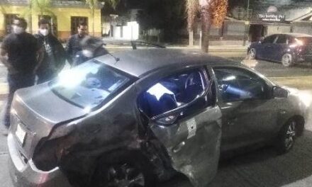 ¡1 muerto tras fuerte choque entre 2 automóviles en Aguascalientes!