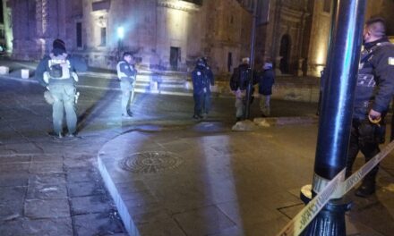 ¡Abandonan camioneta con 6 ejecutados Frente al Palacio de Gobierno de Zacatecas!