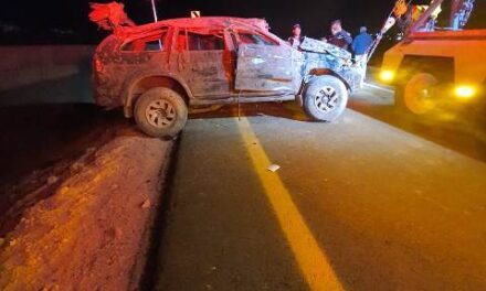 ¡1 muerta y 1 lesionado grave tras volcadura de camioneta en Aguascalientes!
