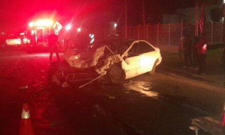 ¡1 muerto y 2 lesionadas tras choque entre una grúa y un auto en Aguascalientes!