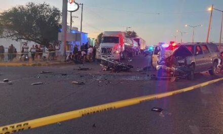 ¡Dos jóvenes muertos tras choque entre camioneta y motocicleta en Aguascalientes!