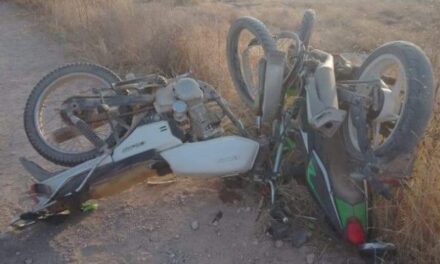 ¡Choque frontal entre motociclistas dejó 1 muerto y 1 lesionado en Villa de Cos!