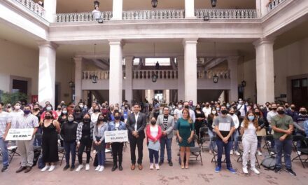 ¡Municipio de Aguascalientes benefició a 500 universitarios con becas para titulación!